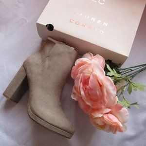 🌹 LC LAUREN SOUFFLE’ WOMEN’S PLATFORM TAUPE ANKLE BOOTS (SIZE 9.5) 🌹